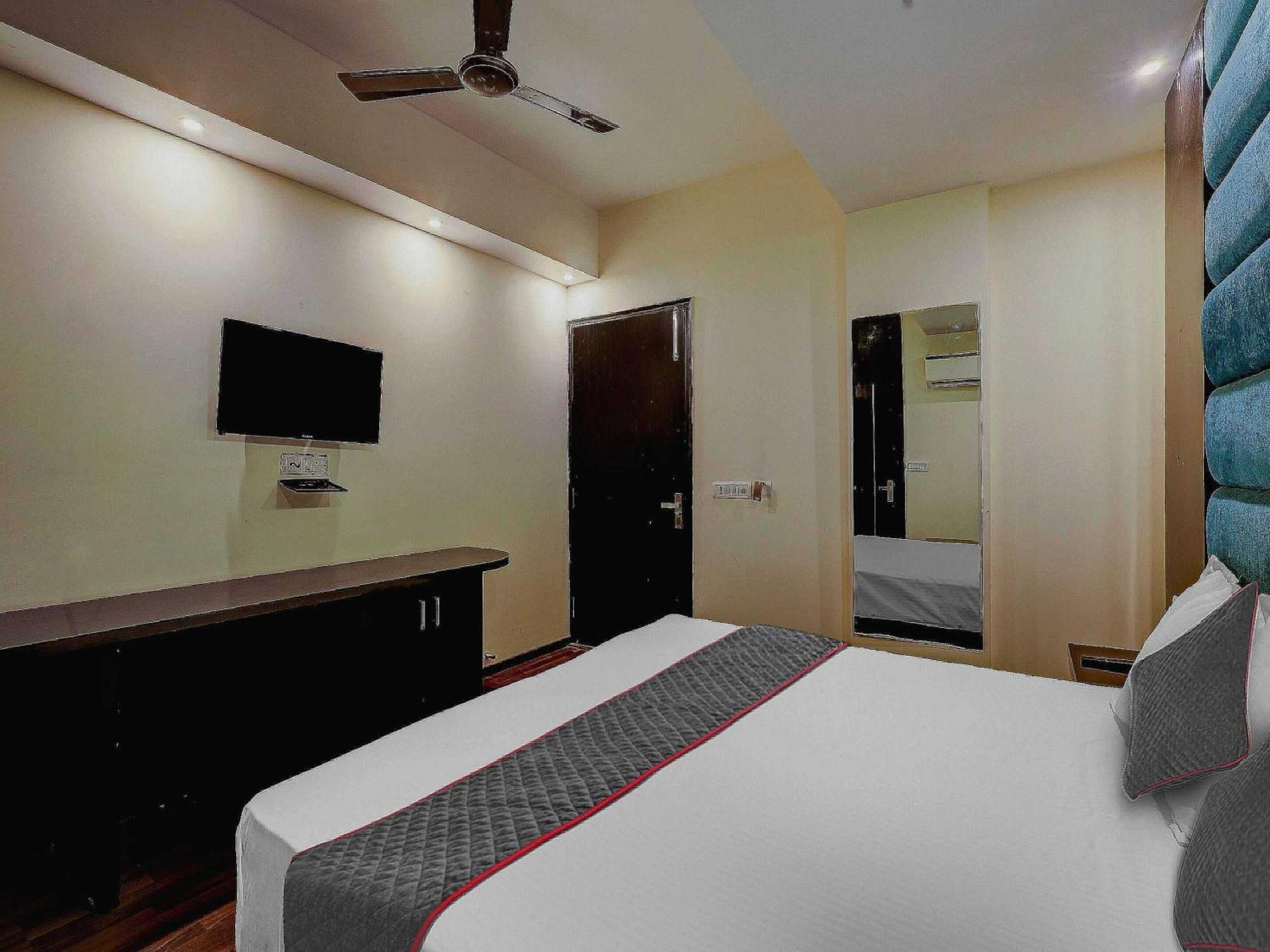 Townhouse Golden King Hotel New Delhi Eksteriør billede