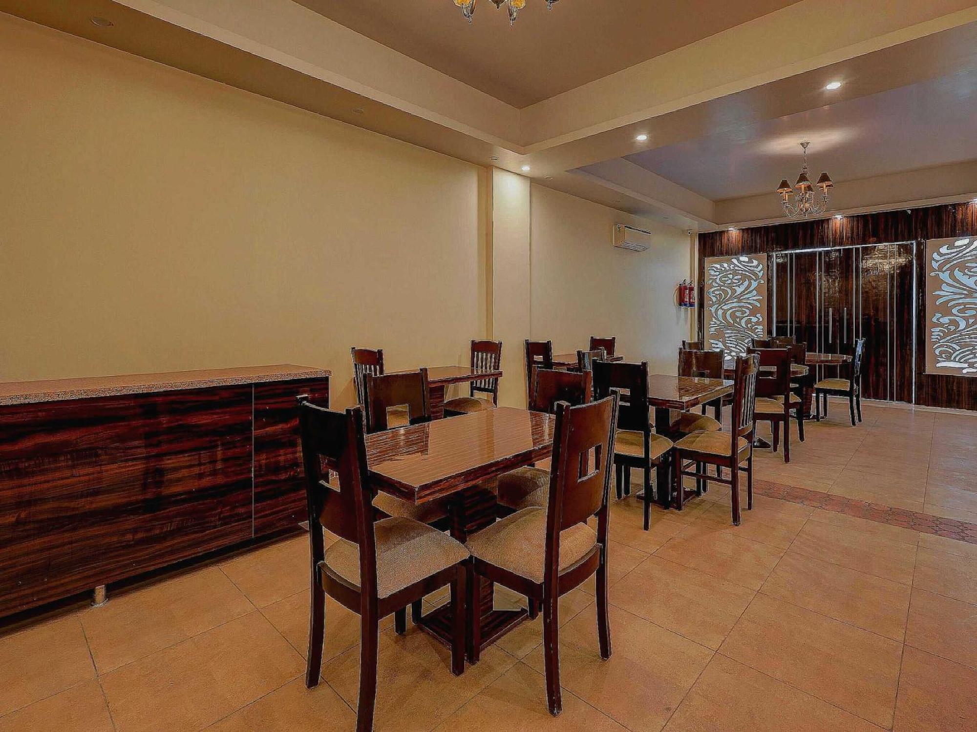 Townhouse Golden King Hotel New Delhi Eksteriør billede